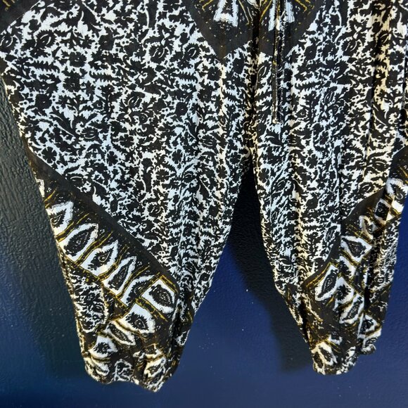 Free People Boho Smocked Strapless Jumpsuit Cropped Balloon LegS Aztec M Casual - Picture 8 of 11